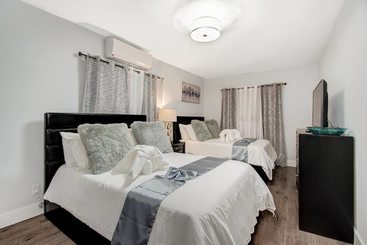 Comfortable Luxurious Home With Hot Tub, Near The Beach