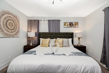 Comfortable Luxurious Home With Hot Tub, Near The Beach