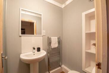 Guest Homes   Hanover Apartment