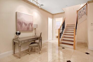 کلبه Walk To Beach Spacious Estate With Hot Tub & Game Room