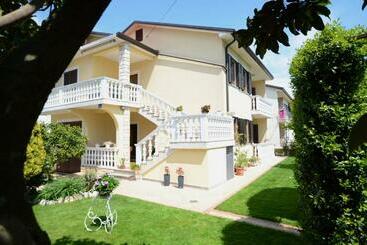 Apartments Ederina