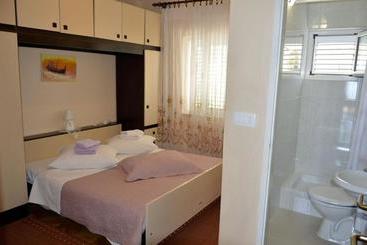 Apartments Zdravko   Comfortable & Close To The Sea