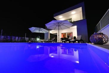 Luxury Villa Harbor