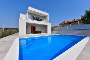 Luxury Villa Harbor