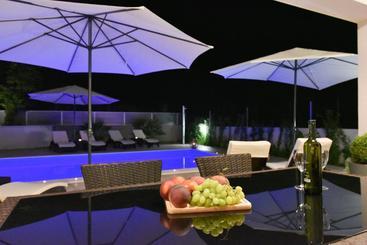 Luxury Villa Harbor