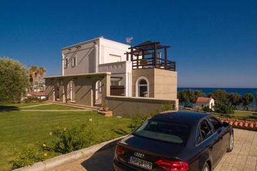 Villa Kivotos