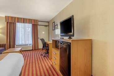 فندق Quality Inn Exit 4