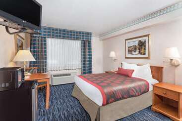 هتل Ramada By Wyndham Kent Seattle Area