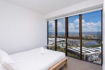 High End Stylish Apartment By Hostrelax