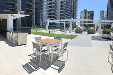 High End Stylish Apartment By Hostrelax