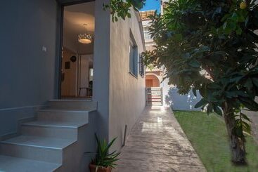 آپارتمانهای توریستها Ithaka Deluxe Home