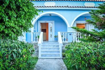 آپارتمانهای توریستها Vicky S Village House