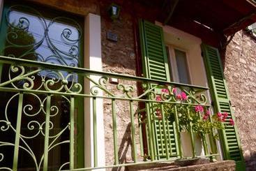مسافرخانه Casa Contrada Bella