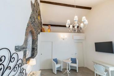 مسافرخانه Casa Contrada Bella