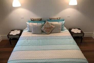 Жильё для туристов The Botanic Apartments Williamstown