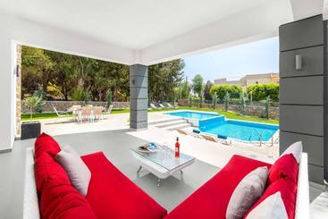 Villa Summer Light