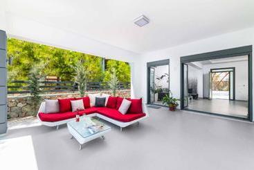 Villa Summer Light