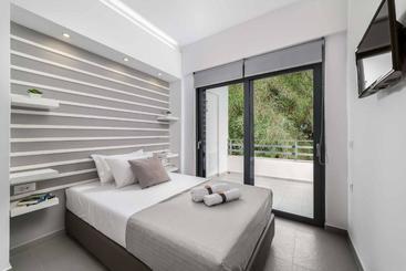 Villa Summer Light