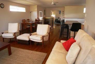 דירות לתיירים Clovelly Beach Townhouse