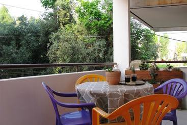 Handmade Apartment. A Step To City Center & Beach