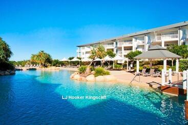 Жильё для туристов Resort On The Beach 4302 With Resort Pool
