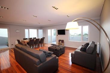 Sunny 3 Bedroom Apartment In Sandy Bay