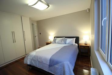 Sunny 3 Bedroom Apartment In Sandy Bay