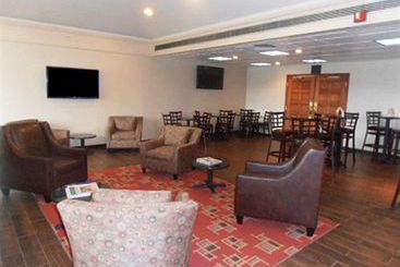 Clarion Hotel Buffalo Airport