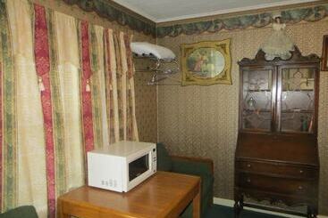 Hari Holiday Motel