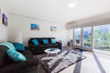 Kayla, 2bdr Southbank Apartment