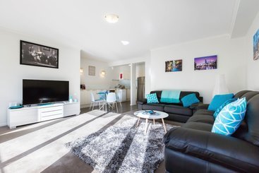 Kayla, 2bdr Southbank Apartment