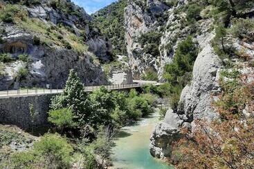 בית מלון כפרי Les Arcades Le Lion D'or