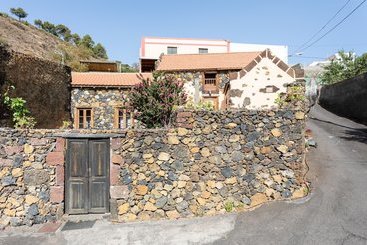 Homelike Charming Rustic House El Pinar