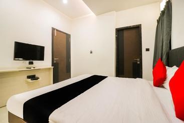 هتل Capital O 28650 Nikhil Regency