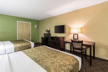 هتل Rodeway Inn Alexandria