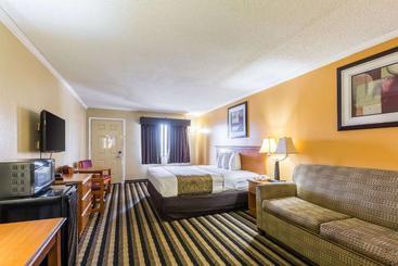 هتل Rodeway Inn Alexandria