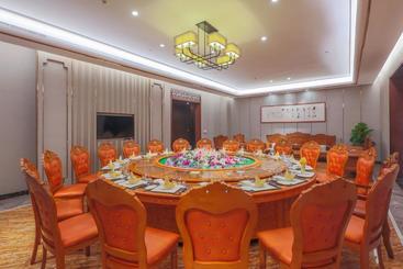 هتل Excellence International