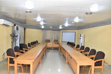 هتل Oau Conference Centre & Guest Houses Ltd