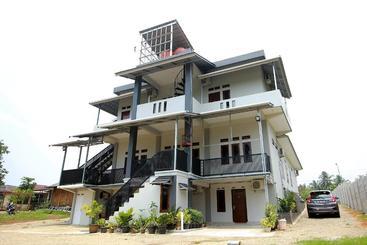 هتل Oyo 739 Residence Si Kancil