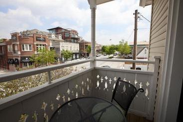 تختخواب و صبحانه Dickson Street Inn