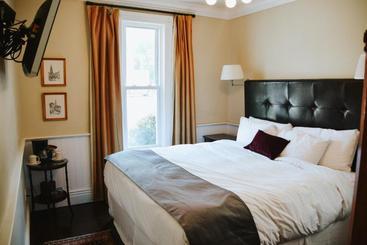 تختخواب و صبحانه Dickson Street Inn