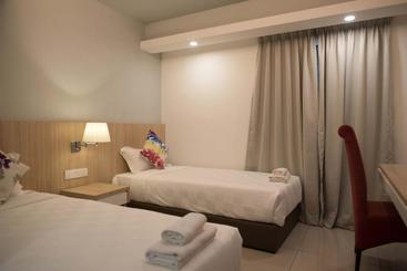 هتل Lumut Waterfront Apartment