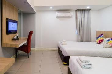 هتل Lumut Waterfront Apartment