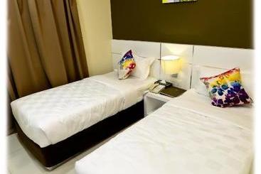 هتل Lumut Waterfront Apartment