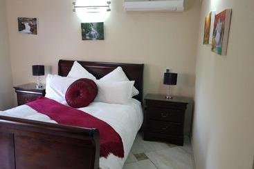 تختخواب و صبحانه Falling Waters Guest House