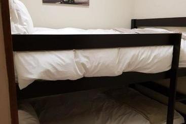 تختخواب و صبحانه Falling Waters Guest House