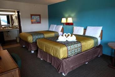 هتل Inn Towne Lodge