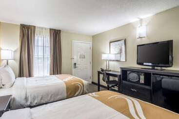בית מלון כפרי Quality Inn University Area