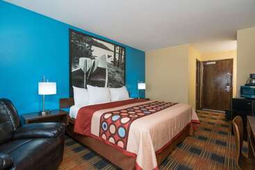 هتل Super 8 By Wyndham Rochester Mayo Clinic Area