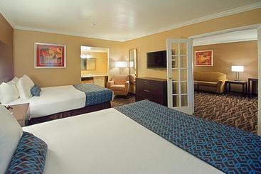 هتل Tempe/phoenix Airport Innsuites & Suites